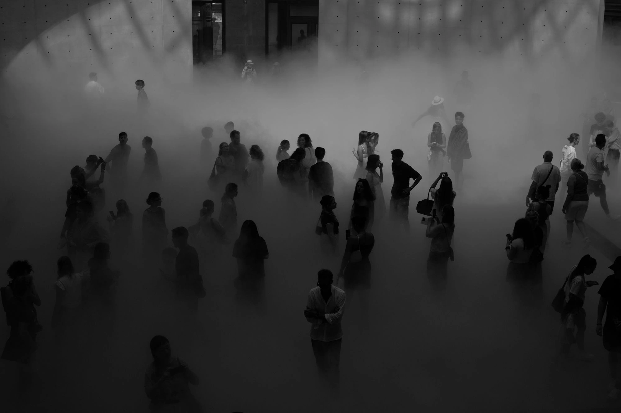 2026-07-06 - xt35 - bw - FR - Paris - Summer in Paris - People in shadows in Cloud