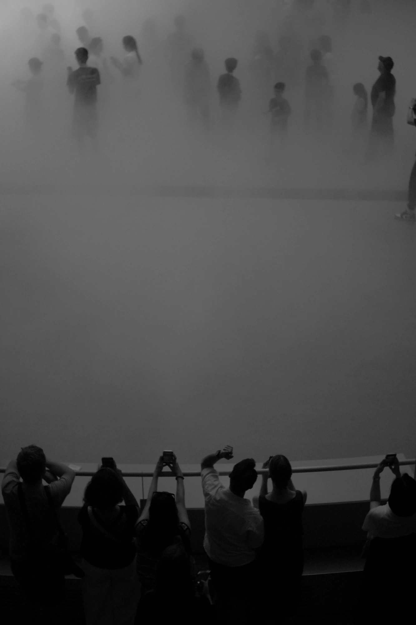 2026-07-06 - xt35 - bw - FR - Paris - Summer in Paris - People taking photos of people in Cloud