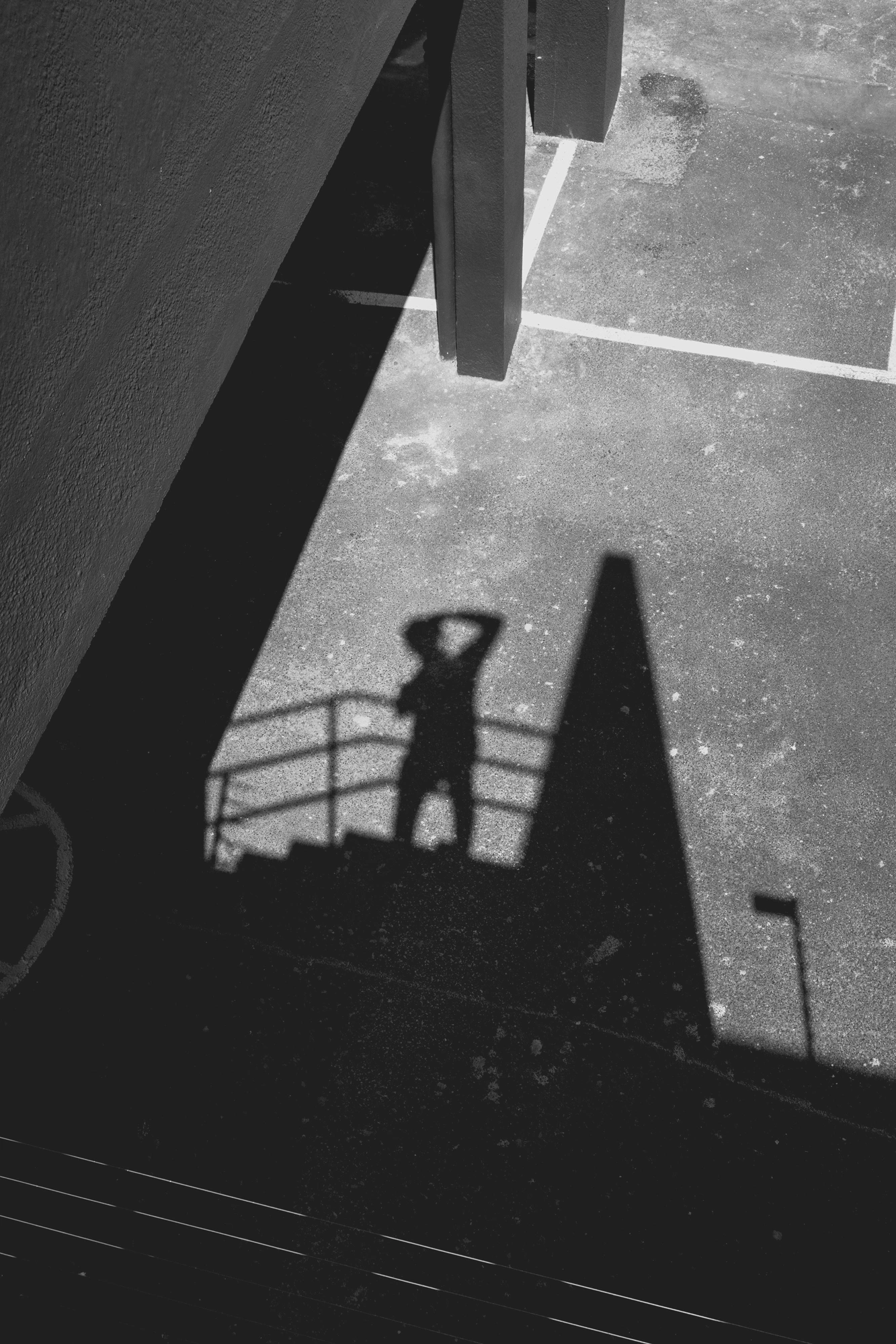 2022-02-14 - xt15-45 - bw - ZA - Cape Town - Shadow of photographer on the ground below
