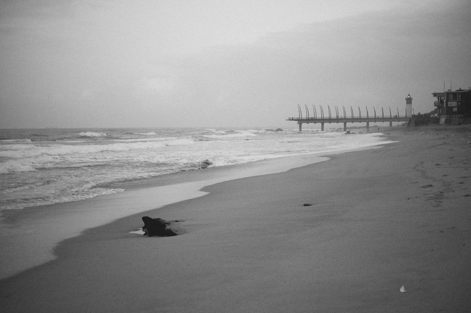 2022-09-18 - xt35 - bw - ZA - Durban - Umhlanga Pier