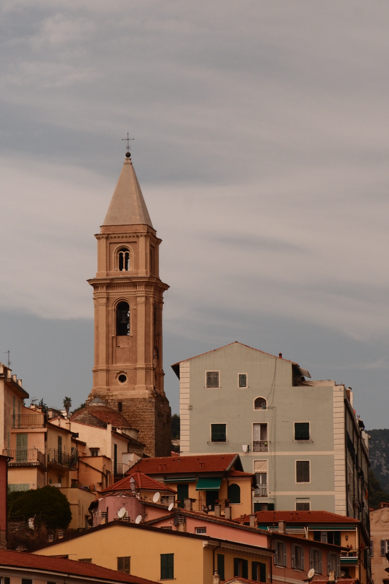 2025-09-08 - xt75-300 - color - IT - Ventimiglia - Buildings in the distance