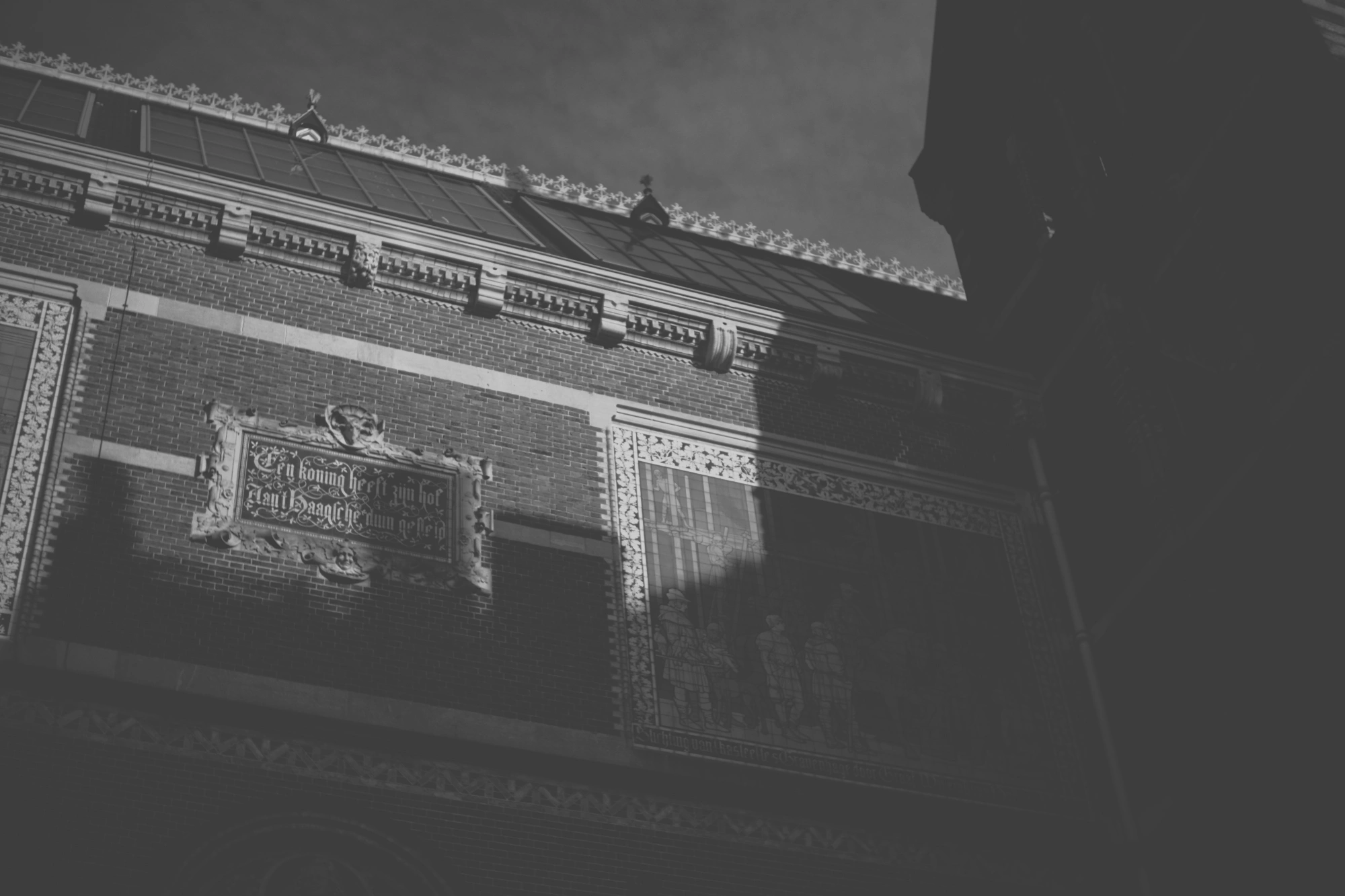 2024-01-21 - xt35 - bw - NL - Amsterdam - Side of building